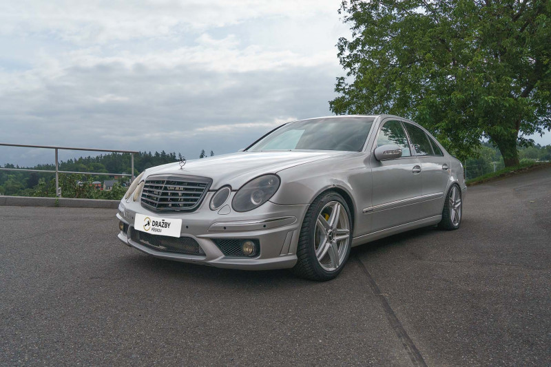 Mercedes-Benz E 500 (benzin) 