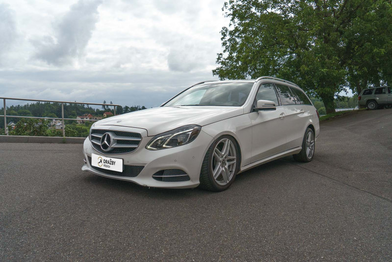 Mercedes-Benz E 250 CDI 4MATIC (nafta) 
