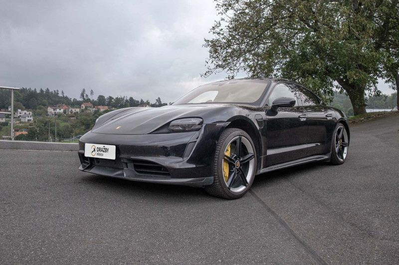 Porsche Taycan Turbo S (elektro) 