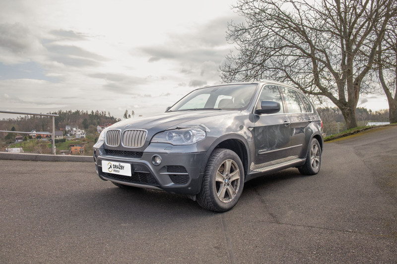 BMW X5 xDrive 40D (nafta) 