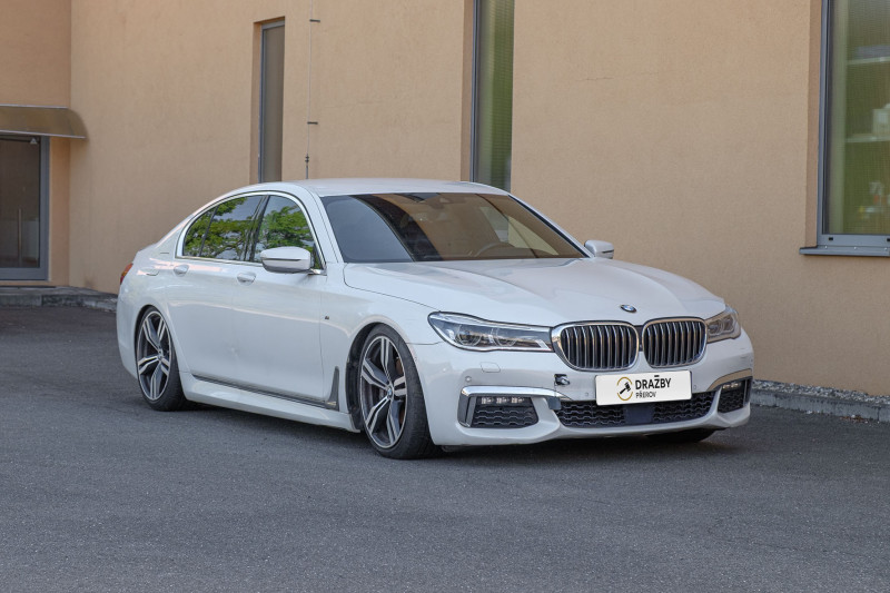 BMW 740D xDrive (nafta) 